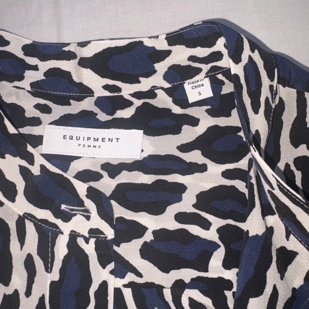 Equipment Collarless Oversize Cuff Silk Shanton Shirt Navy Blouse Size Small - Picture 6 of 13